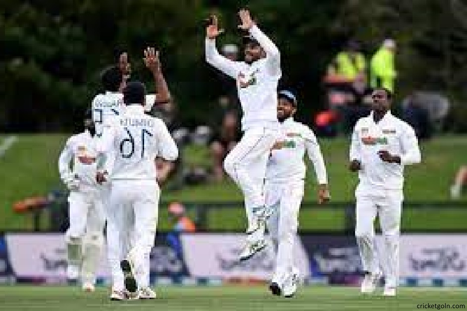 ৫ উইকেটের দিনে লঙ্কান বোলারদের দাপট