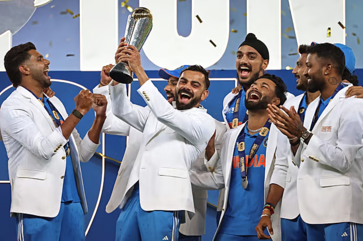 সাদা জ্যাকেট পরে ট্রফি নিয়ে কোহলিদের উচ্ছ্বাস