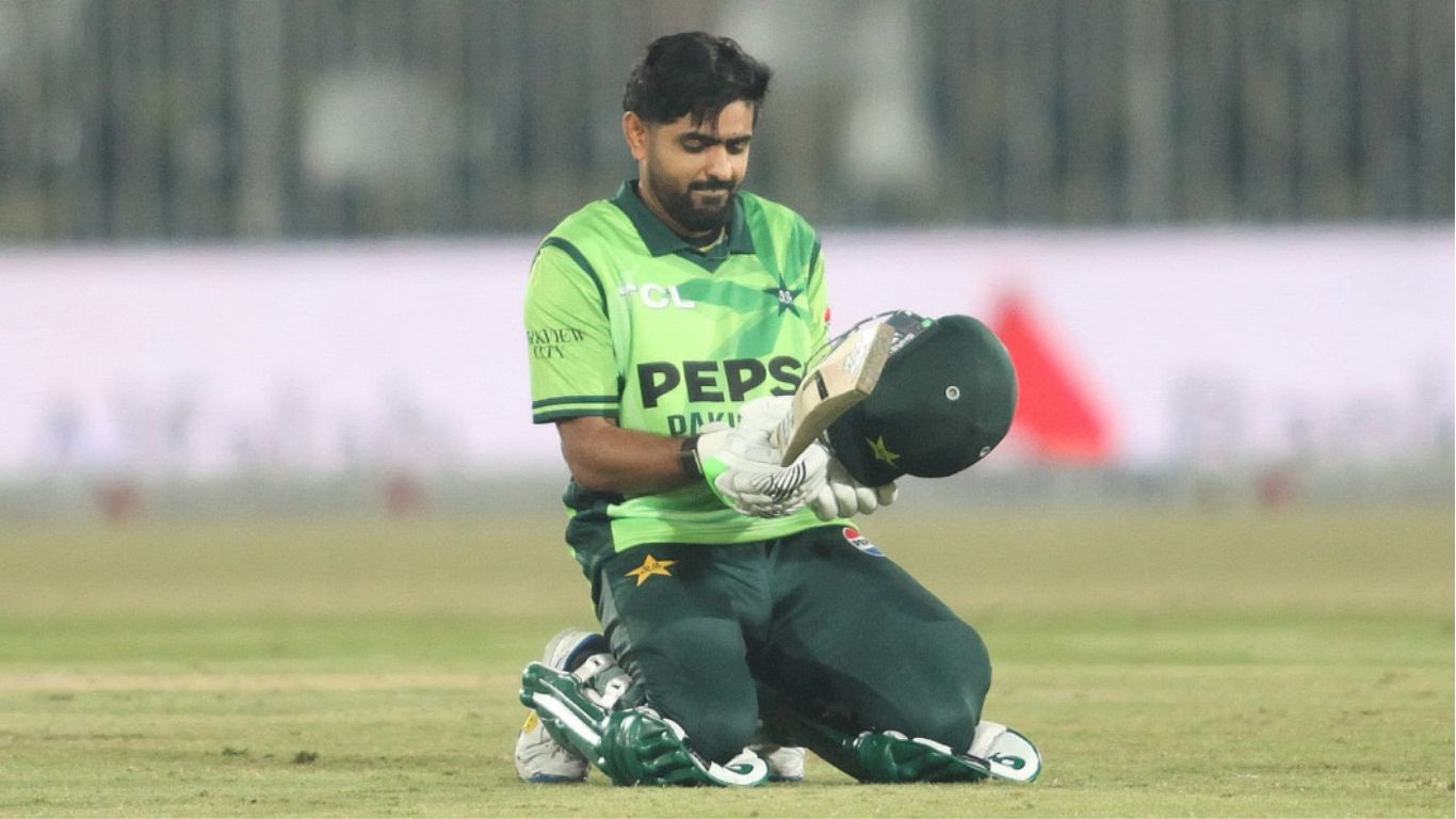 ৮০৭ দিন পর সেঞ্চুরি হাঁকালেন বাবর আজম